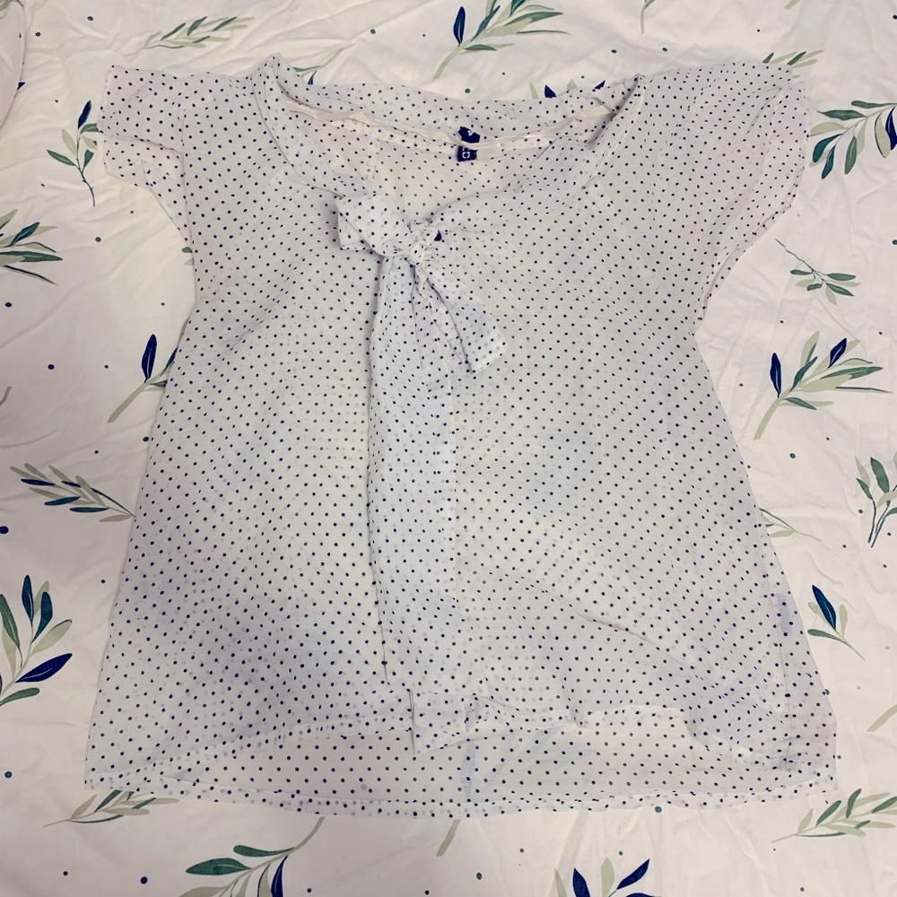 Tie front polka-dot short sleeve blouse.